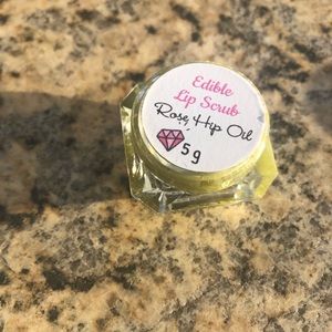 Matcha green tea edible lip scrubs